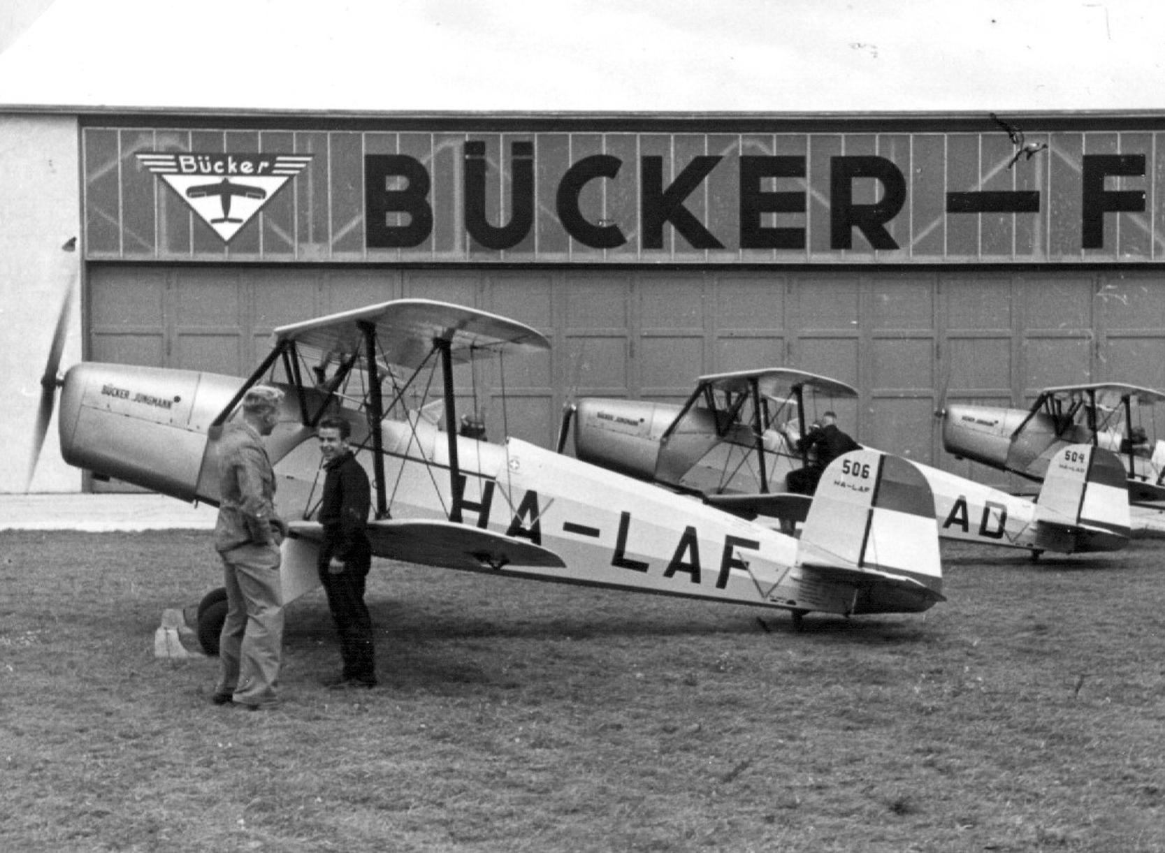 Historisches Bild von Buecker Kunstflugzeugen